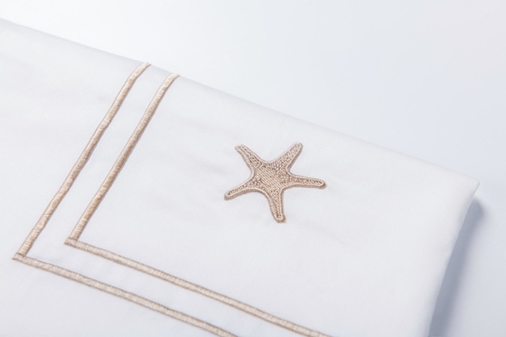 OEM Casquettes à oreillers brodées en coton blanc OEKO-TEX Casquettes à oreillers de taille royale