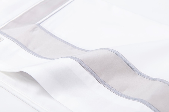 OEM Casquettes à oreillers brodées en coton blanc OEKO-TEX Casquettes à oreillers de taille royale
