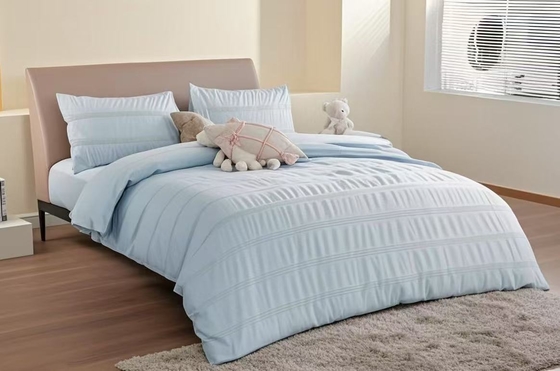 Ensemble de housse de couette en coton seersucker et polyester recyclé durable, bleu clair, pour lit King